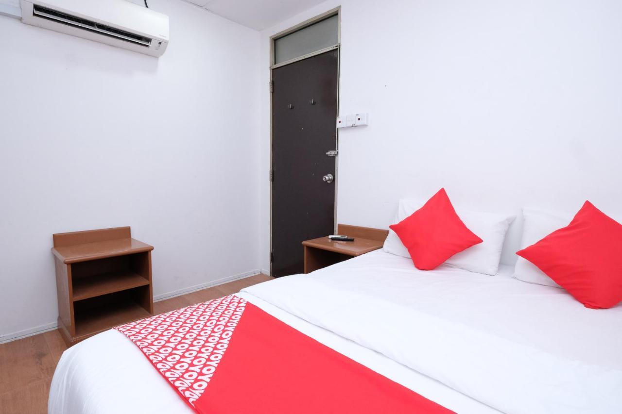 Oyo 715 Mr J Hotel コタバル エクステリア 写真