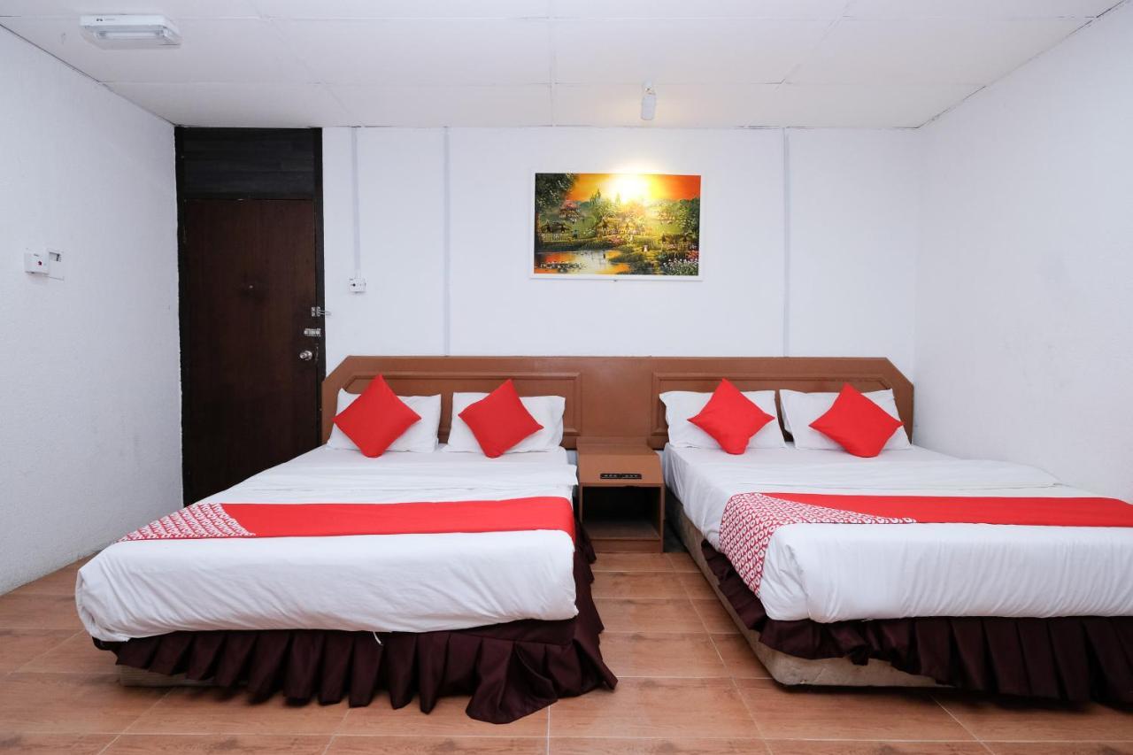 Oyo 715 Mr J Hotel コタバル エクステリア 写真