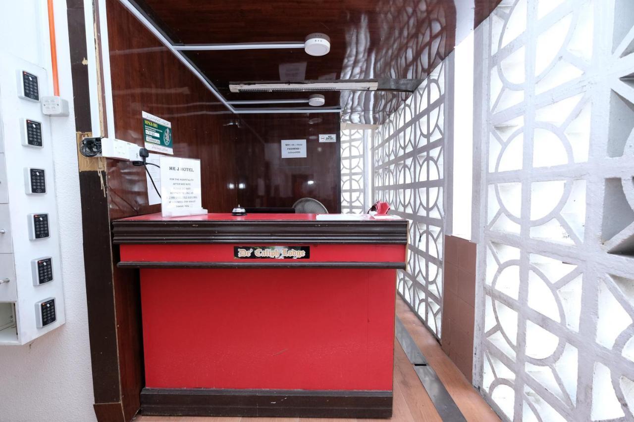 Oyo 715 Mr J Hotel コタバル エクステリア 写真