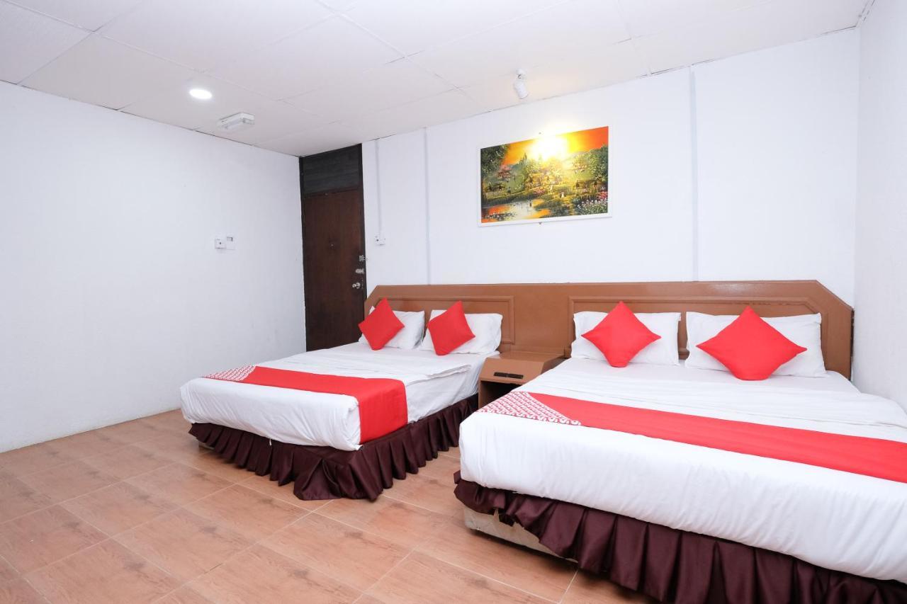 Oyo 715 Mr J Hotel コタバル エクステリア 写真