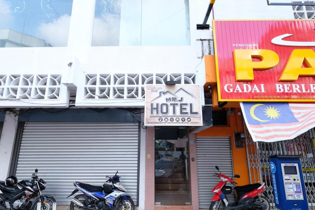 Oyo 715 Mr J Hotel コタバル エクステリア 写真