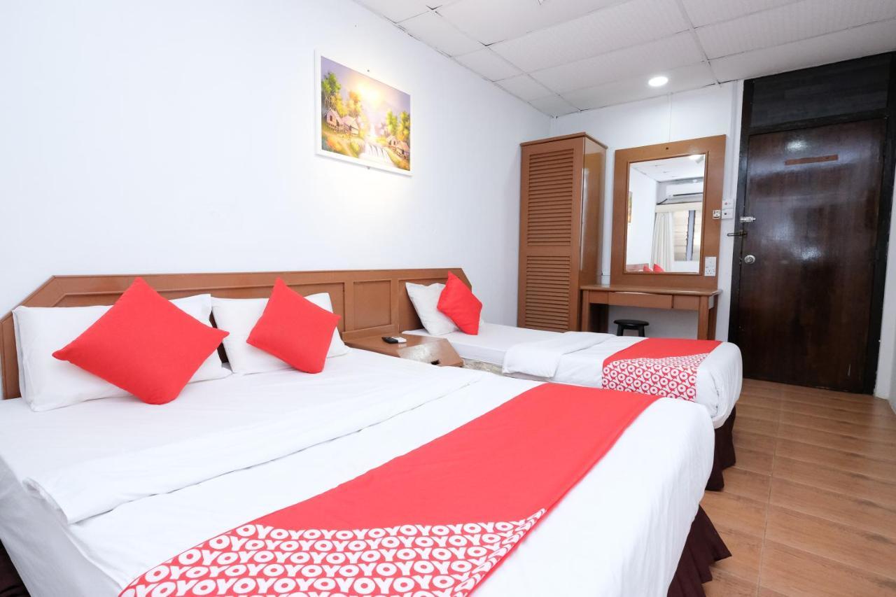 Oyo 715 Mr J Hotel コタバル エクステリア 写真
