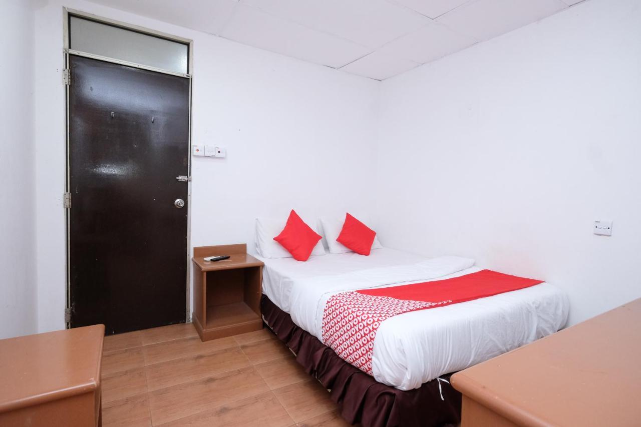 Oyo 715 Mr J Hotel コタバル エクステリア 写真