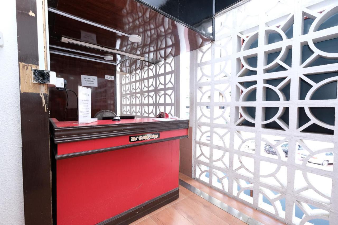 Oyo 715 Mr J Hotel コタバル エクステリア 写真