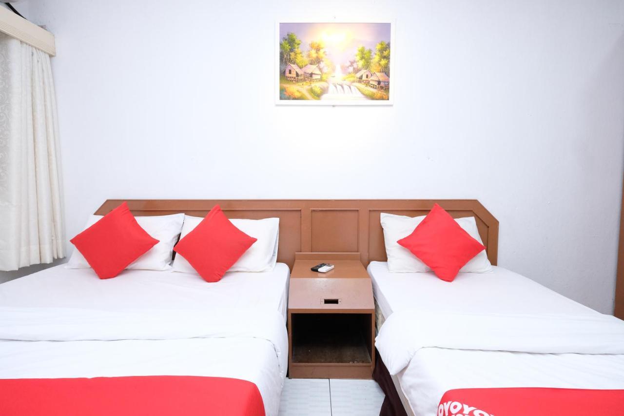 Oyo 715 Mr J Hotel コタバル エクステリア 写真