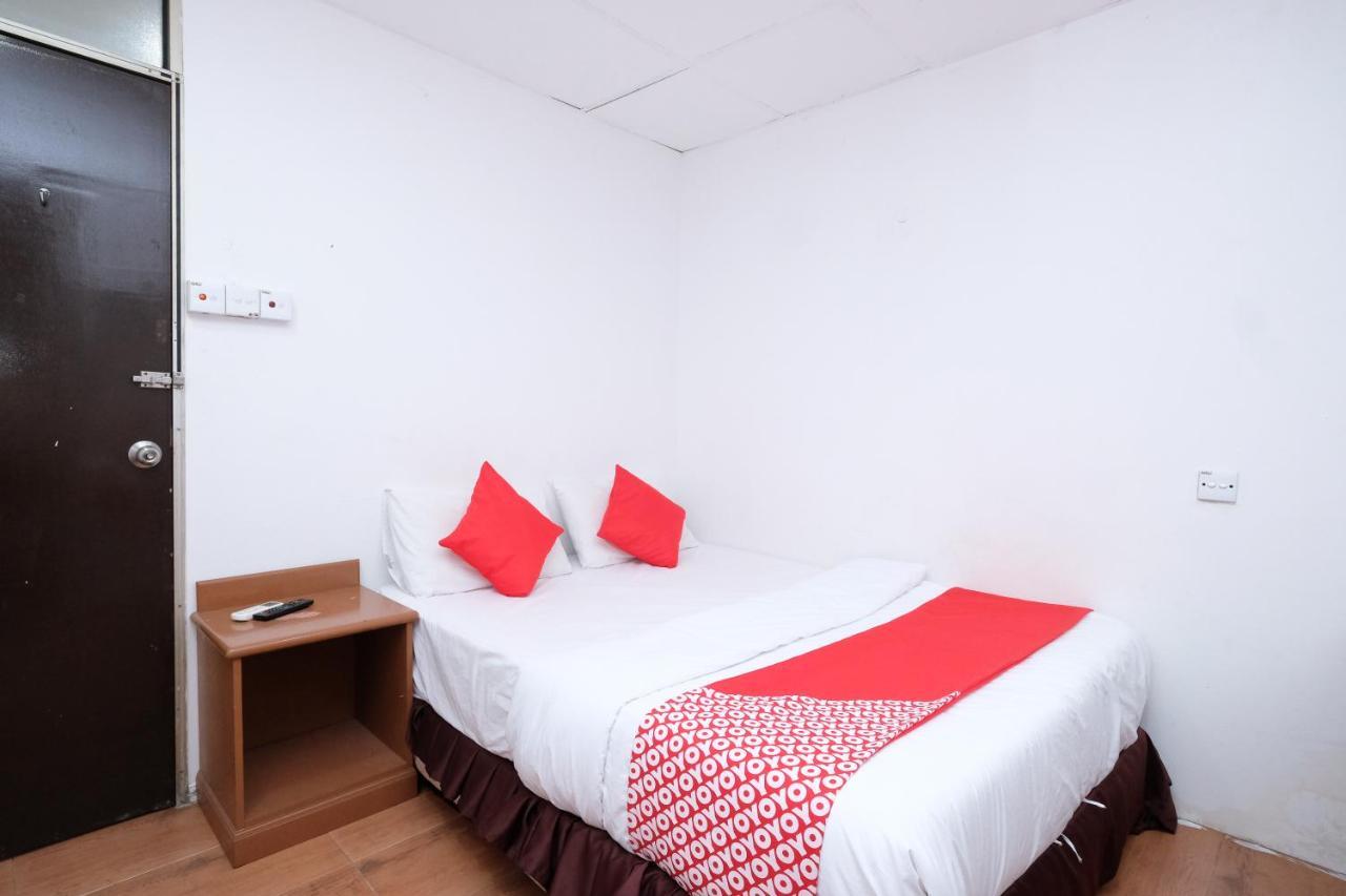 Oyo 715 Mr J Hotel コタバル エクステリア 写真