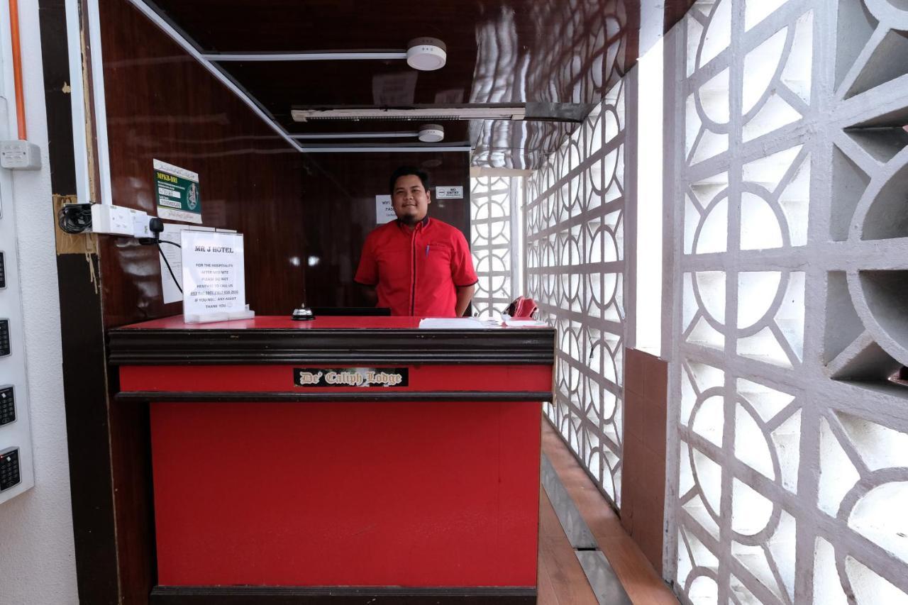 Oyo 715 Mr J Hotel コタバル エクステリア 写真