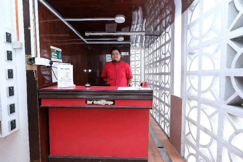 Oyo 715 Mr J Hotel コタバル エクステリア 写真