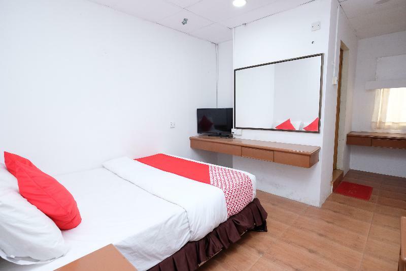 Oyo 715 Mr J Hotel コタバル エクステリア 写真