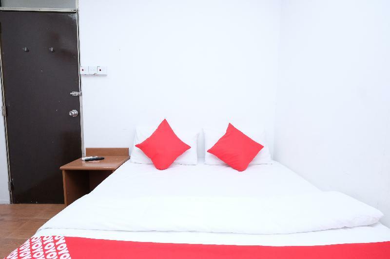 Oyo 715 Mr J Hotel コタバル エクステリア 写真