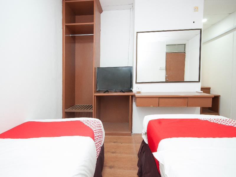 Oyo 715 Mr J Hotel コタバル エクステリア 写真