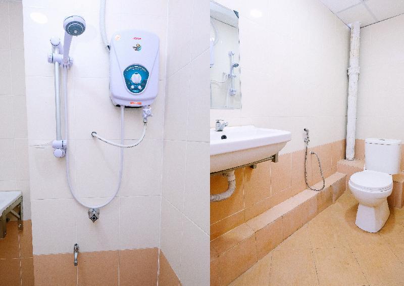 Oyo 715 Mr J Hotel コタバル エクステリア 写真